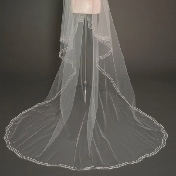 Zenaida Wedding Veil - Picture 4 of 4